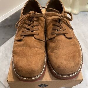 Little boy’s Sperry Buck dress shoes